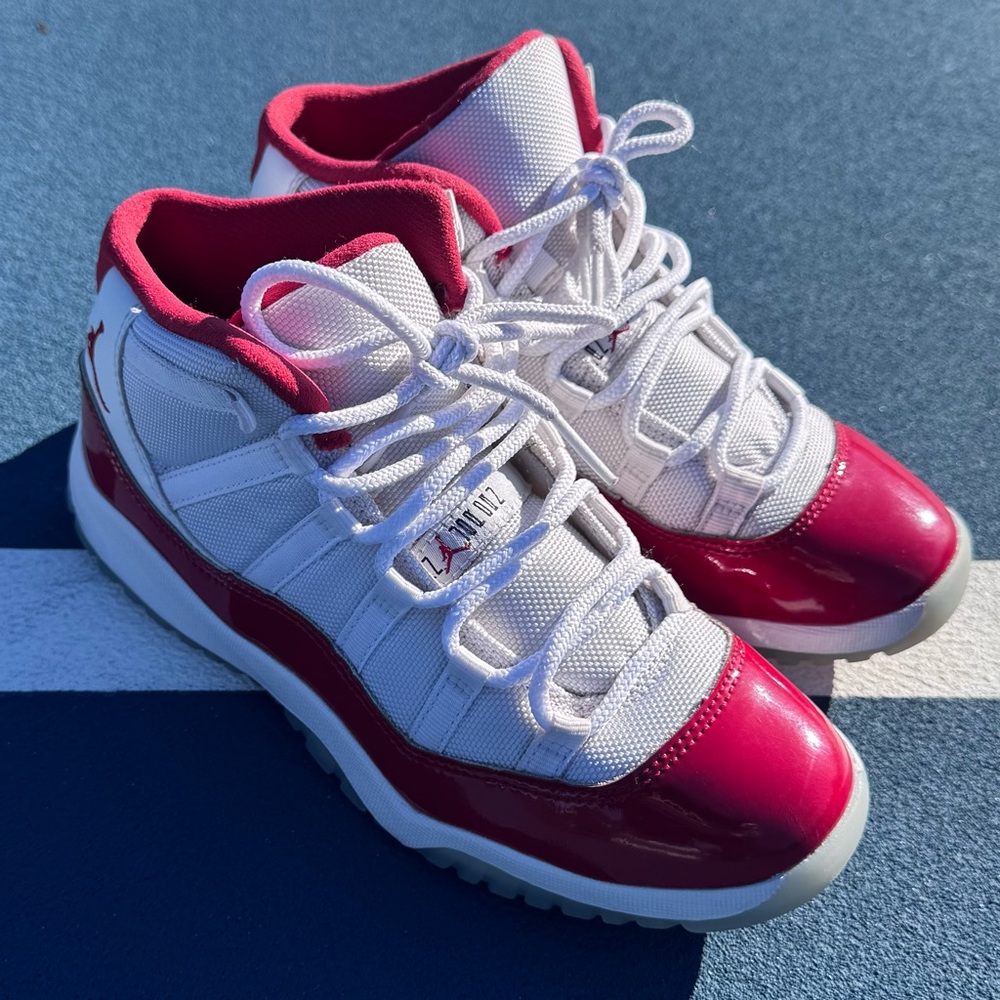 Nike Retro Air Jordan 11 Cherry GS Youth Sneakers Size 4Y Red Shoes 378038-116